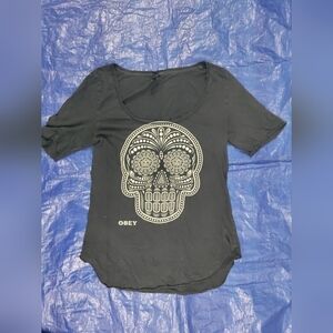 Obey tee